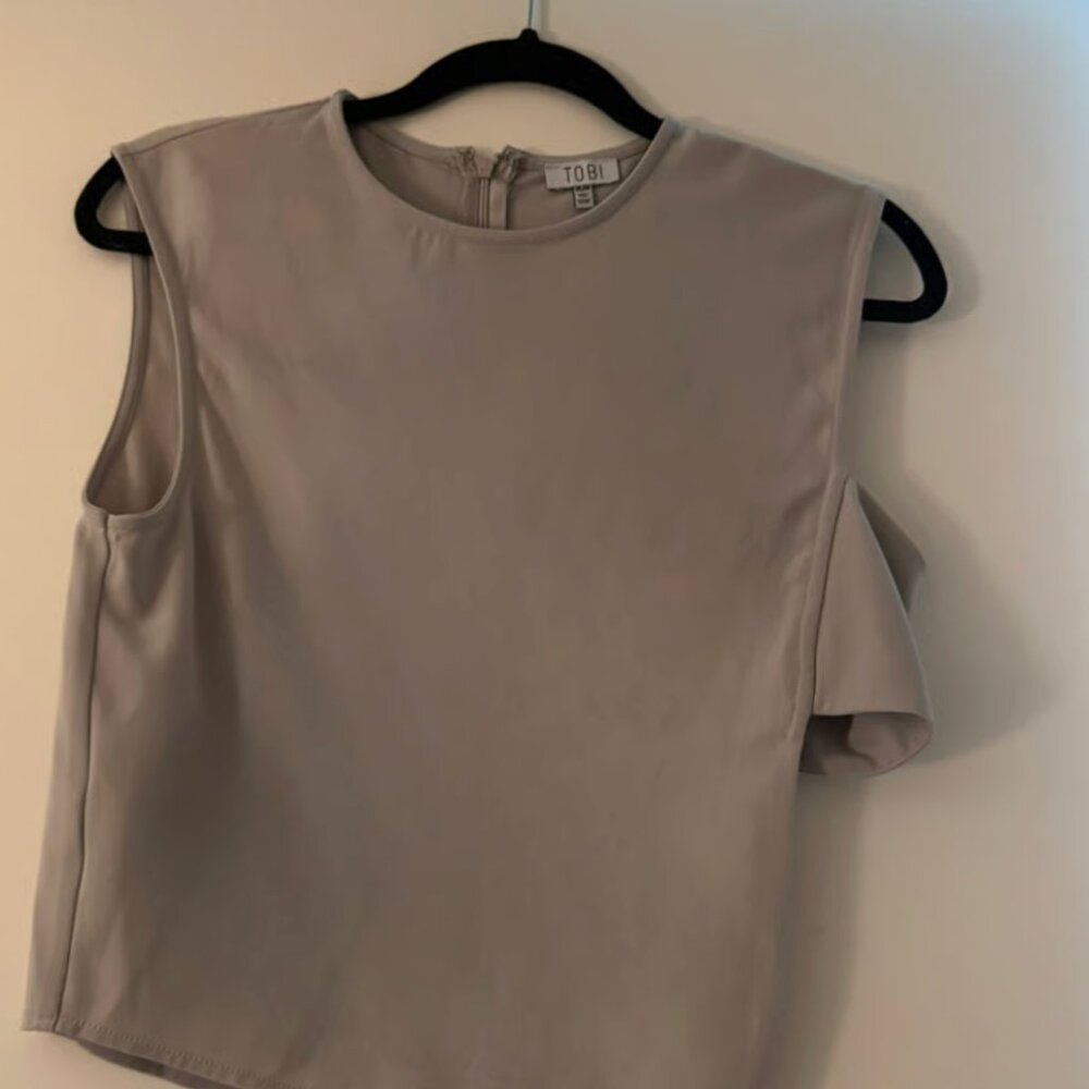 Like new women’s cut out cropped top